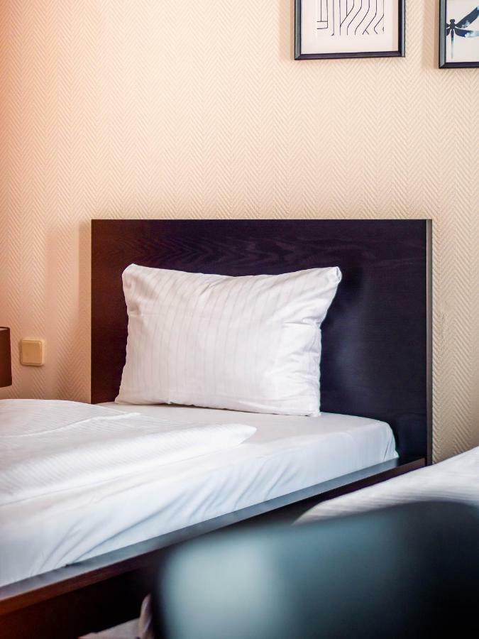 Single Room,698768709:JPEG